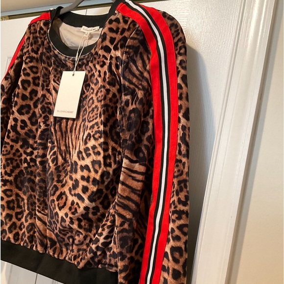 🆕Leopard Print Velvet Sweater Red Brown & Black - Picture 4 of 16